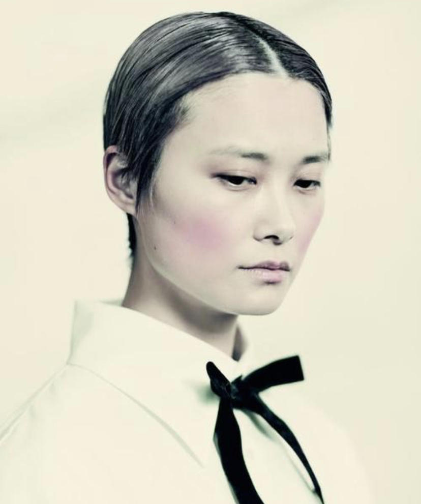 方脸大腮帮适合中分还是三七分,大饼脸中分超级简单又漂亮的发型