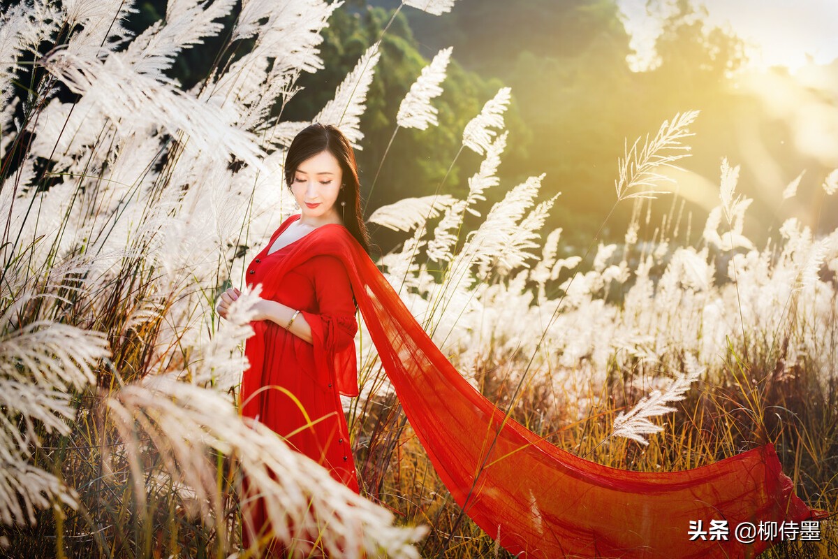 阿姨公园拍照怎么拍出高级感,中年妇女拍照怎么拍出高级感