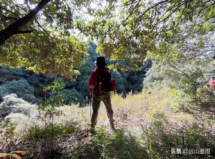 逛天坑、探叮呤当啷洞，去昆明安宁徒步，总有很多惊喜