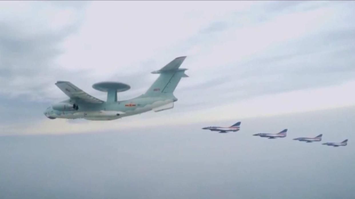 7.10:解放军说到做到!大批军机扑向台海，“统一方案”在岛内响起
