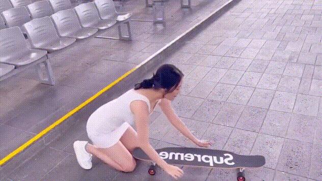 怎么安慰平胸的女孩,女朋友是个平胸怎么办