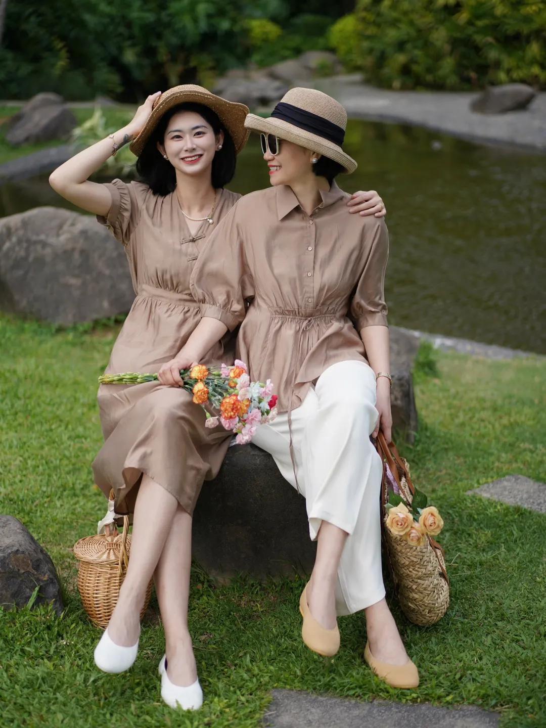 五六十岁女人，尽量不要穿太花哨、太紧身，土气廉价，这么穿才对