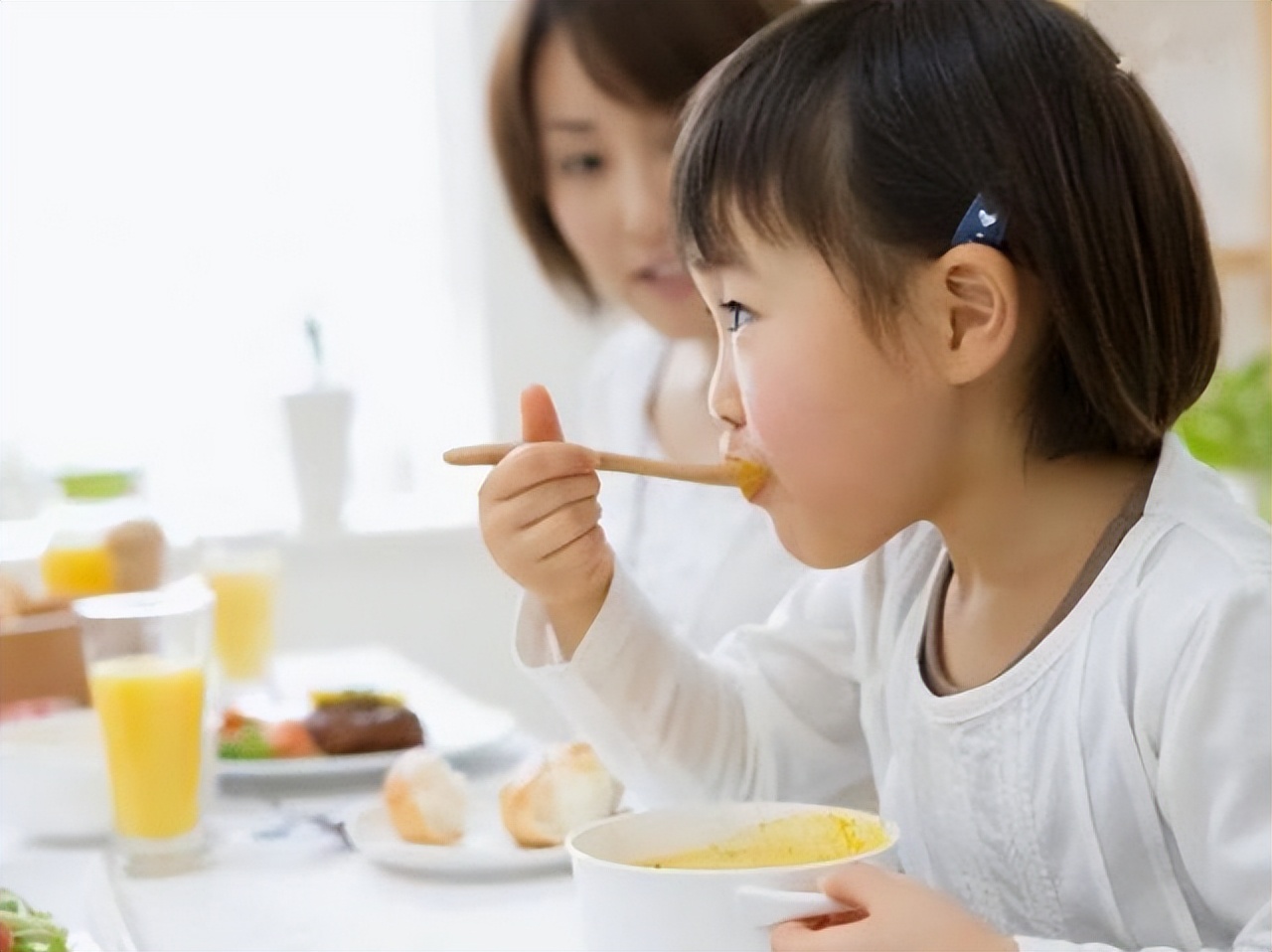 吃一顿等于吃7个“橡皮筋”，很多家长盲目喂，医生：尽量少吃