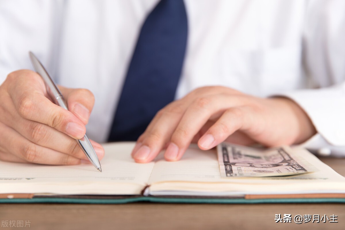 月薪30万怎么攒钱,月薪三千也能当富豪