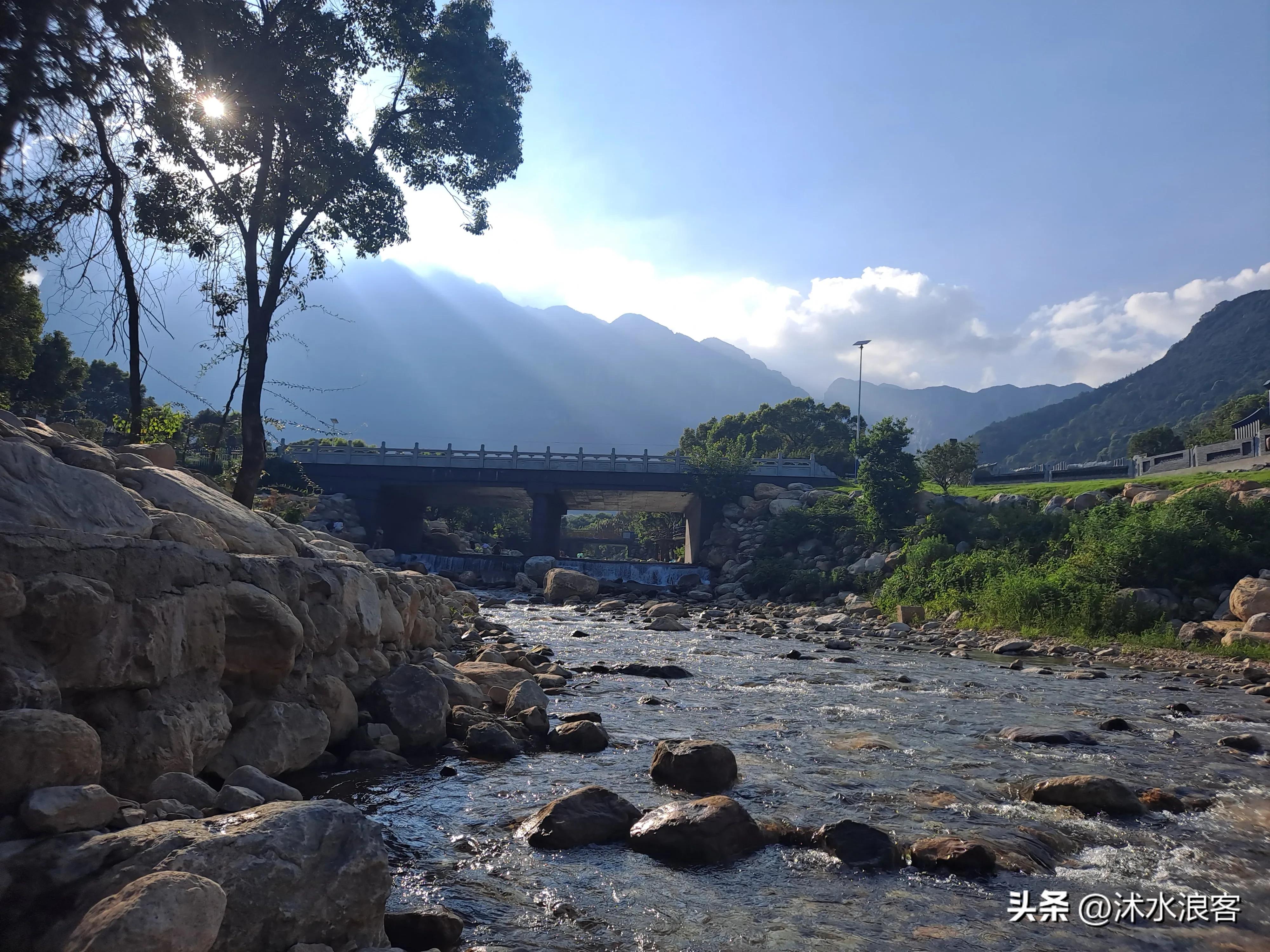 庐山一日游游记,庐山之旅路途风景