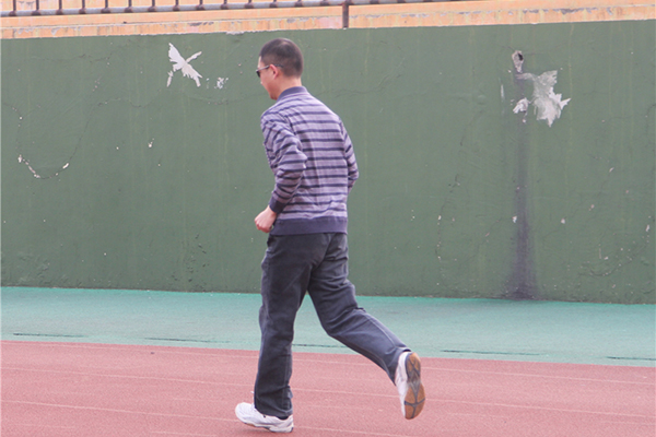 坚持跑步多久可以提高身体素质,长时间跑步变矮怎么办