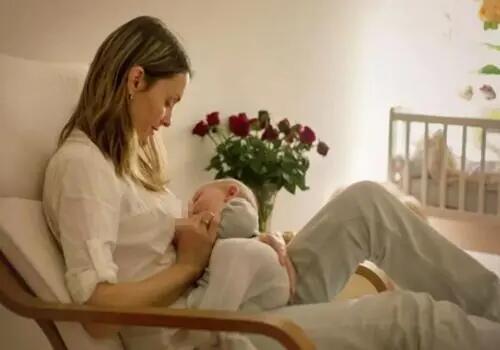 隔夜的母乳要冷冻还是冷藏,隔夜奶水没放冰箱可以要吗