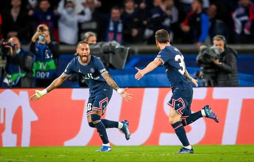 梅西内马尔苏亚雷斯比翼齐飞,梅西和内马尔合拍