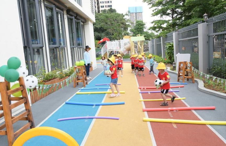全国足球特色幼儿园创建申报报告,深圳光明凤凰塘家幼儿园