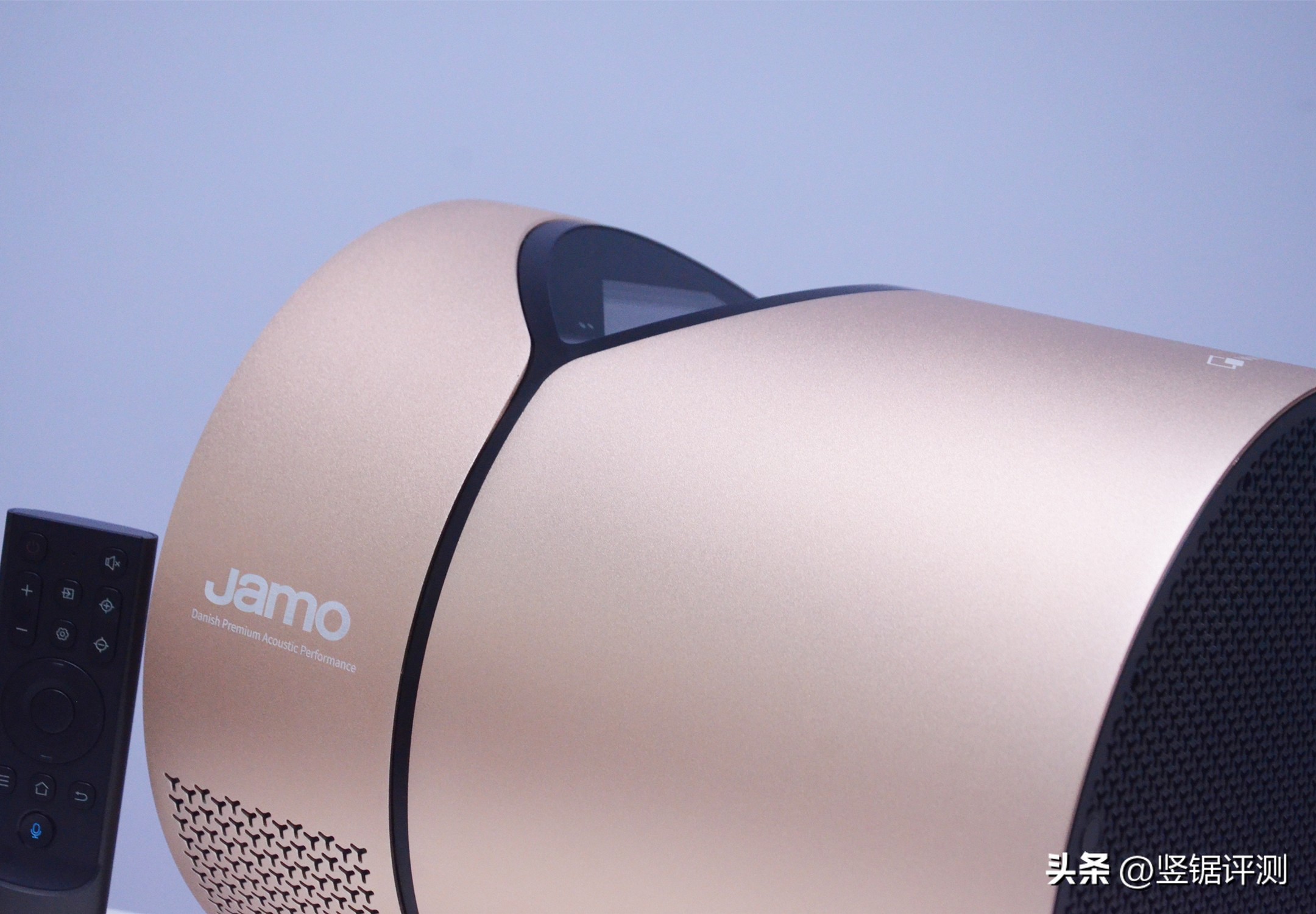 能将空墙变成“百英寸电视”？慧示全能投PLUSH3超短焦投影仪评测