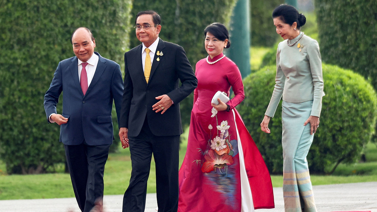 太太团穿什么衣服,日本和服vs旗袍