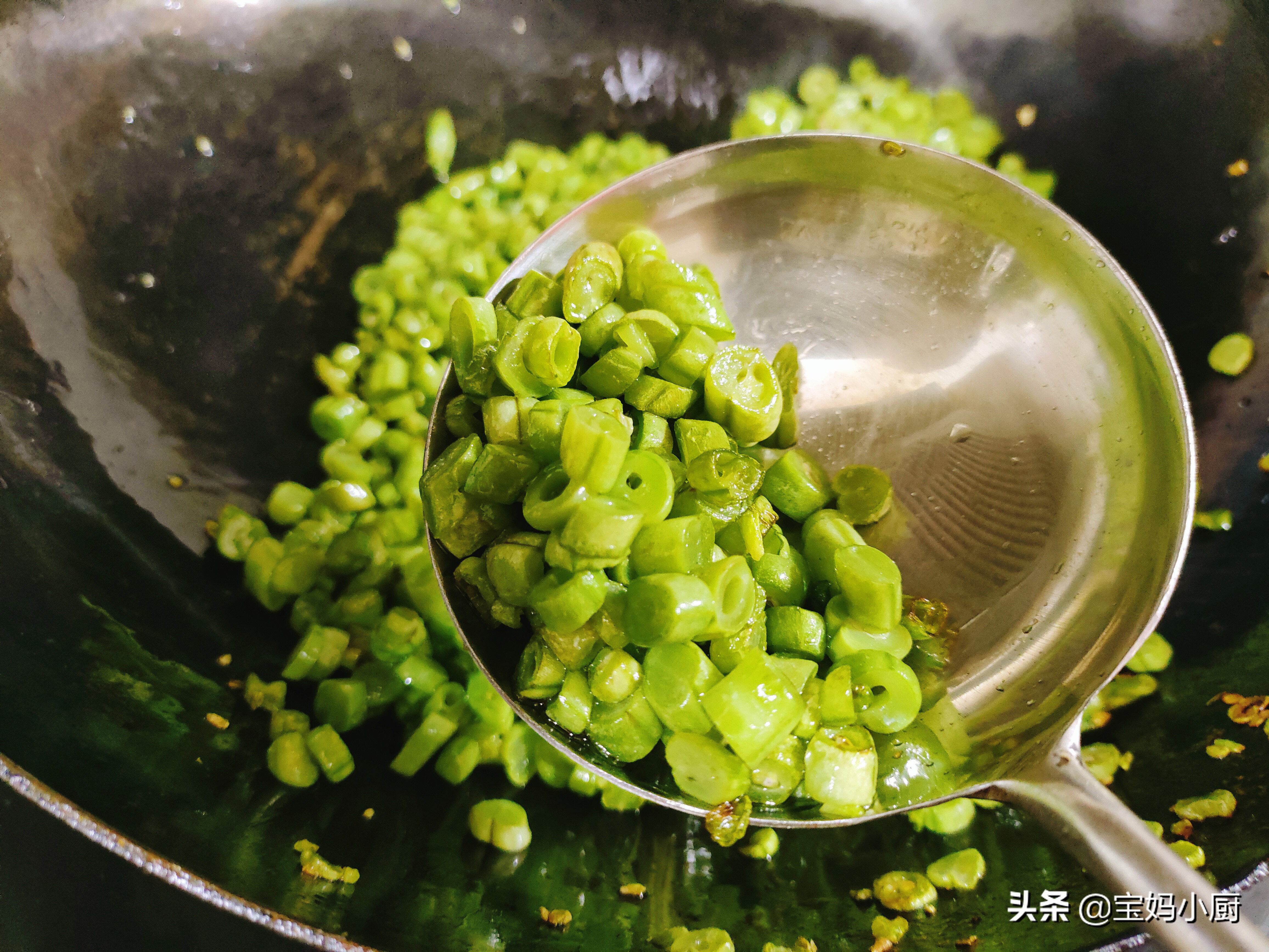 如何炒粉条松散不粘成一团,做粉条的步骤简单