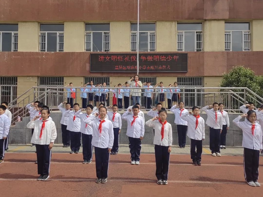 升旗仪式做文明有礼的儒雅少年,小学生文明有礼主题升旗仪式