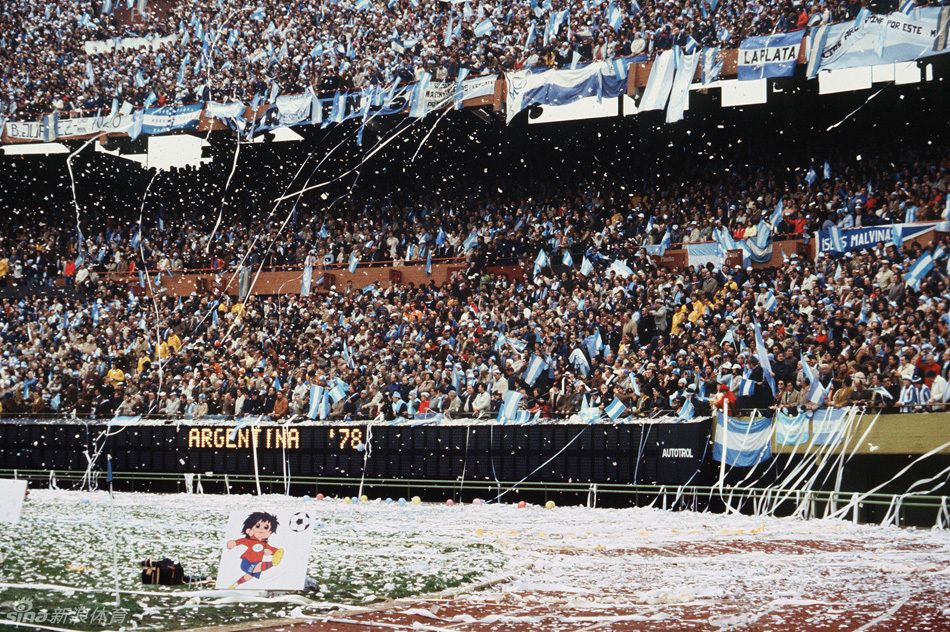 阿根廷两代球王被绝杀,公认的两个球王