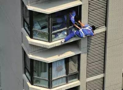 安装空调空调架收费吗,修空调的费用属于什么