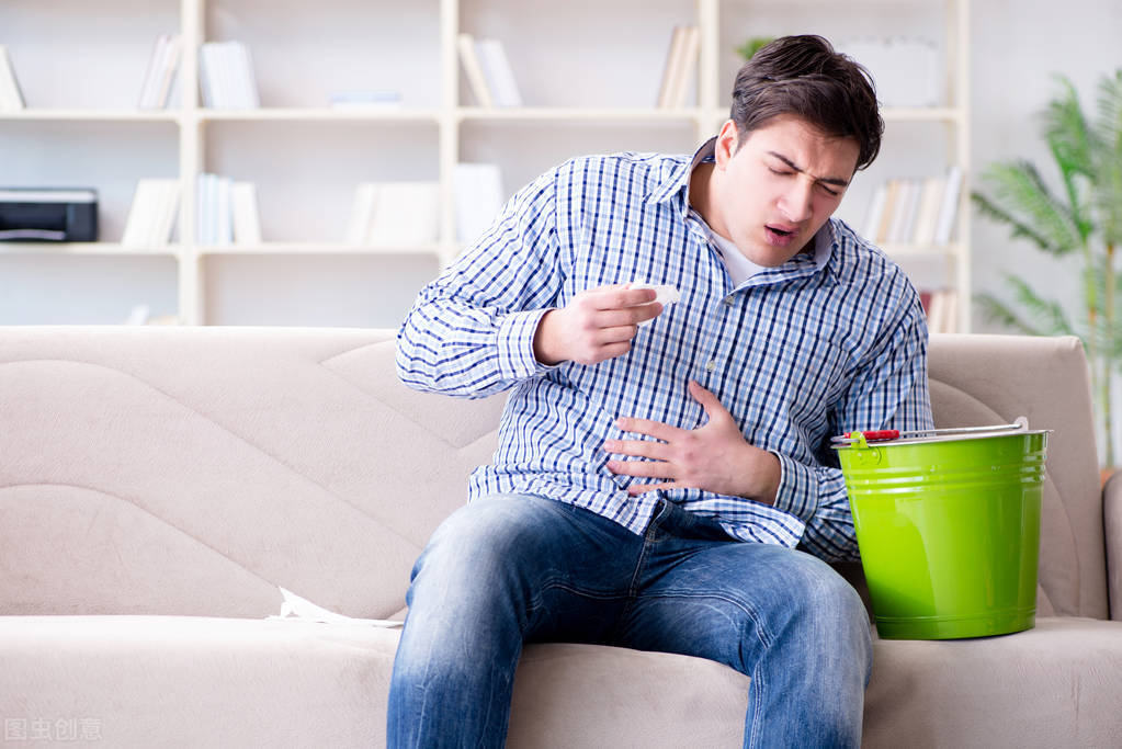 官方通报学生午餐后呕吐腹泻,学生吃过学校的营养餐集体呕吐