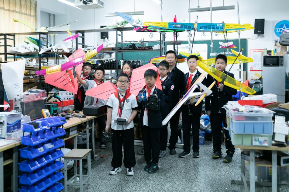 好玩的纸飞机体育公开课,纸飞机体育游戏玩法