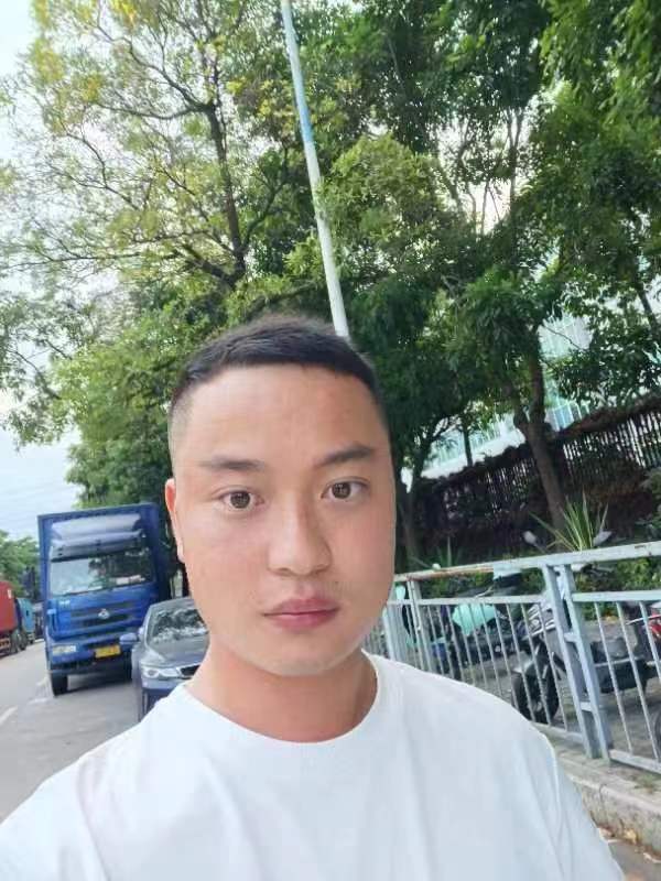 不包吃住，没社保，我在深圳开出租车，月存7000，每天12小时