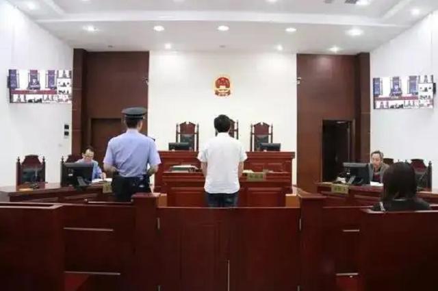 2019年，丈夫为娶怀孕情人，花50万雇*杀凶**妻，杀手“接单”后报警