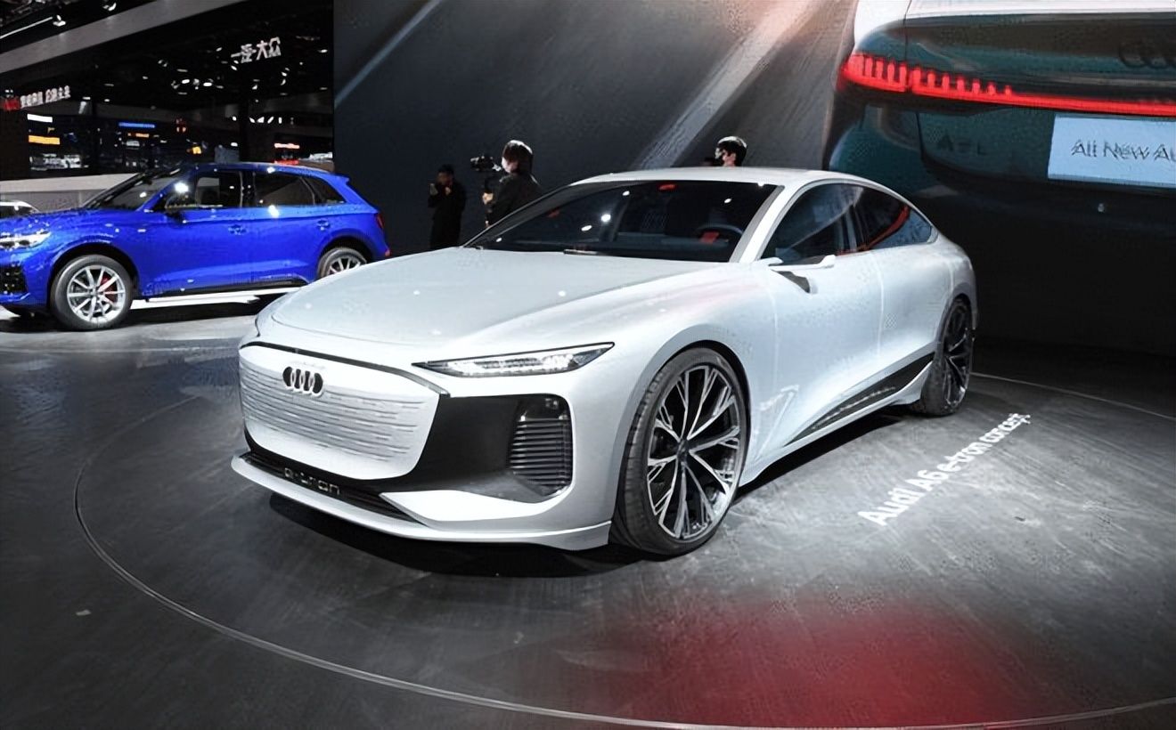 外观更加年轻新款奥迪a6l实车曝光,奥迪下一代燃油版a6l