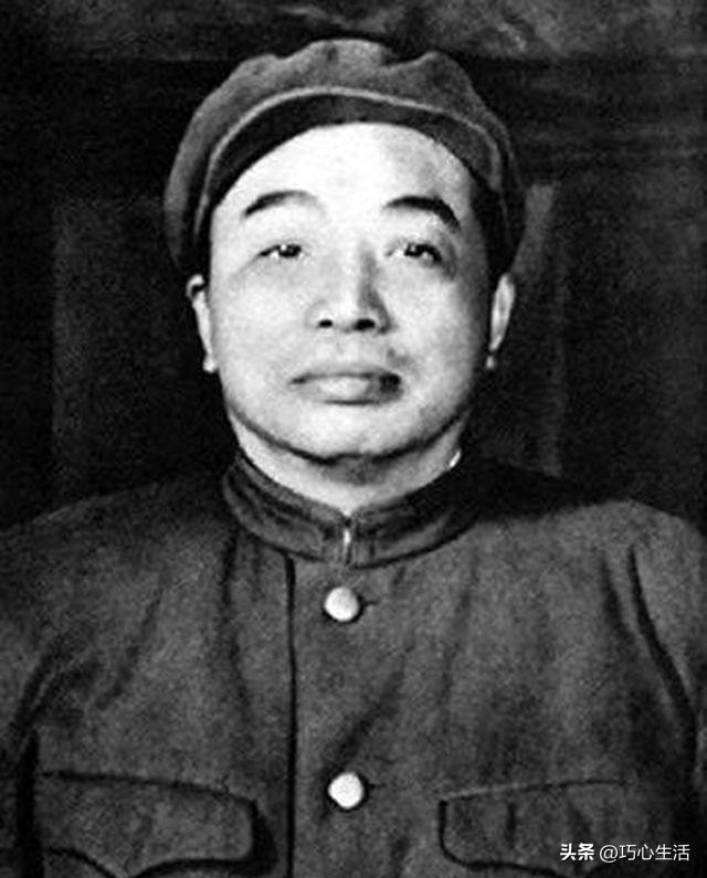 1977年邓华重回部队，*国锋华**让他提要求，邓：快把洪学智弄回来吧