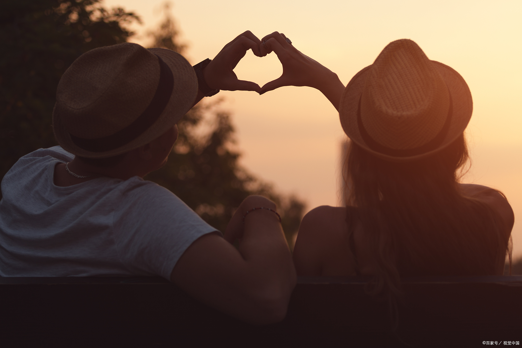 为什么男生买东西要先问女生要不要呢？