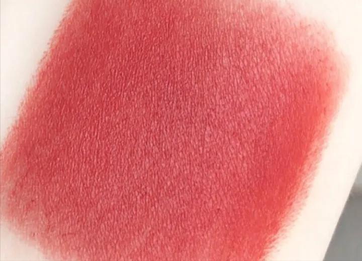 每个女生都不可能只拥有一支口红,女生一生只能买十只口红