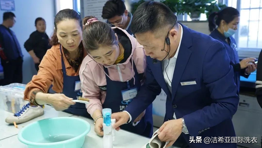 洁希亚国际洗衣店联系方式,加盟洁希亚国际干洗店靠谱吗