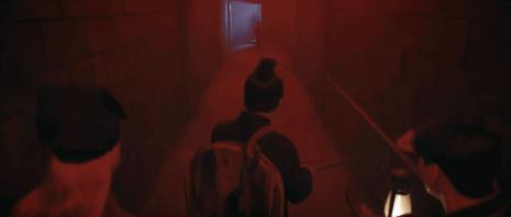 白发老妇在血色中“一夜回春”?通过杀戮释放欲望,只能说太奇葩