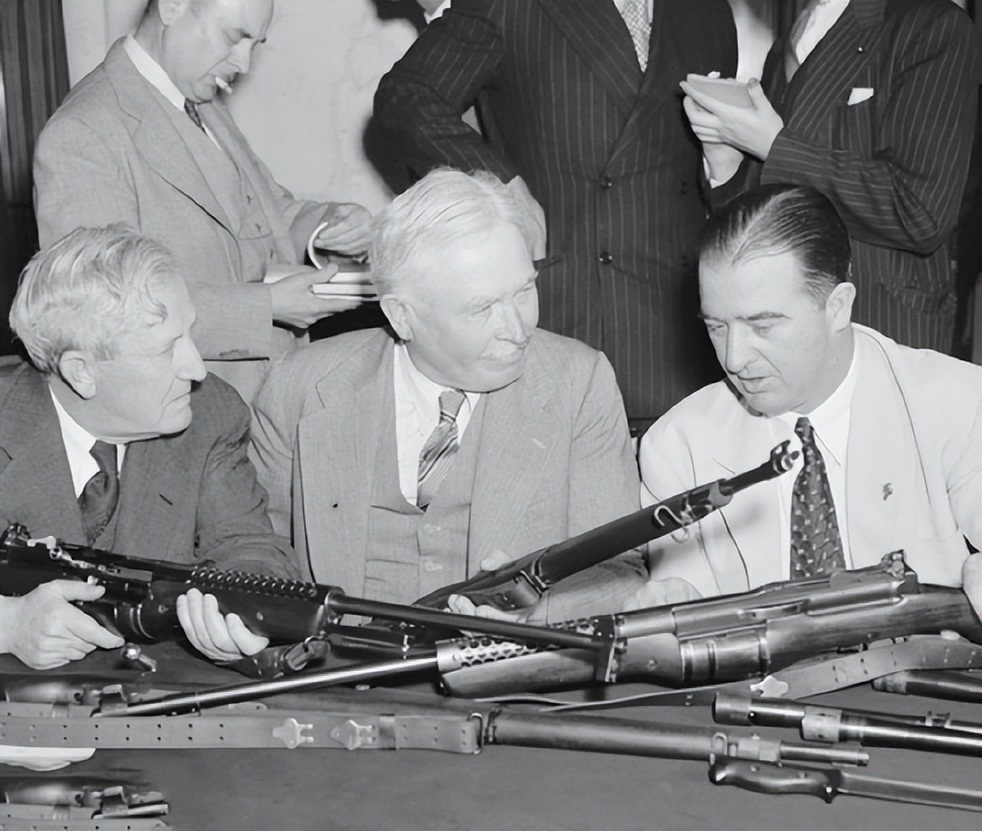 刚刚进队伍的新兵发武器吗,刚入伍的都配发什么枪