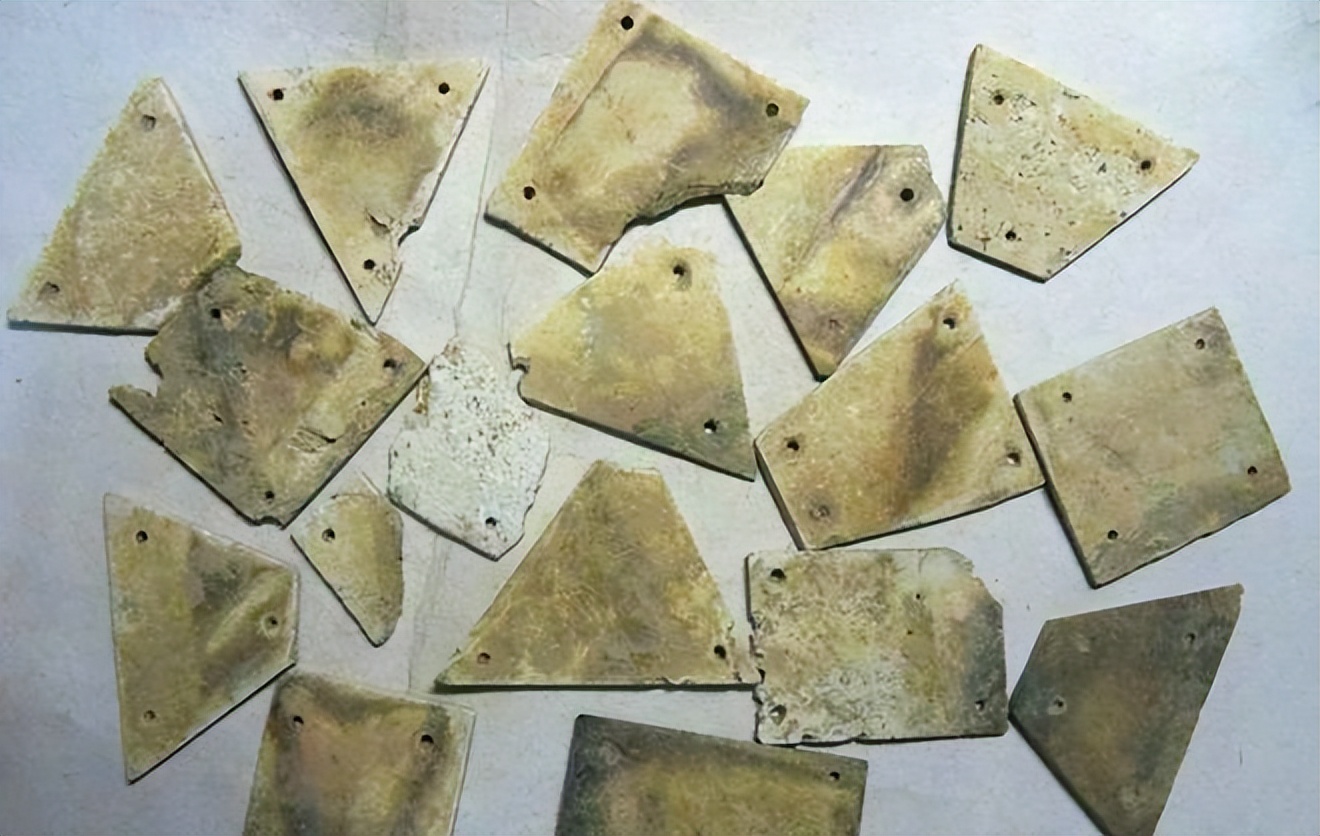 让银行损失5亿的*局骗**：富商花2万伪造金缕玉衣，5位专家估值24亿