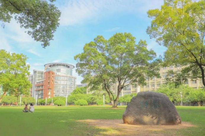 上课时学化妆,上课学化妆