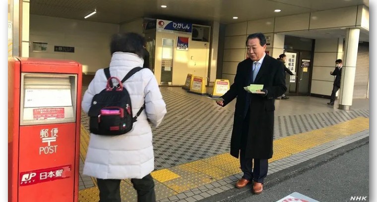 日本前首相街头演讲无人听,日本首相发传单