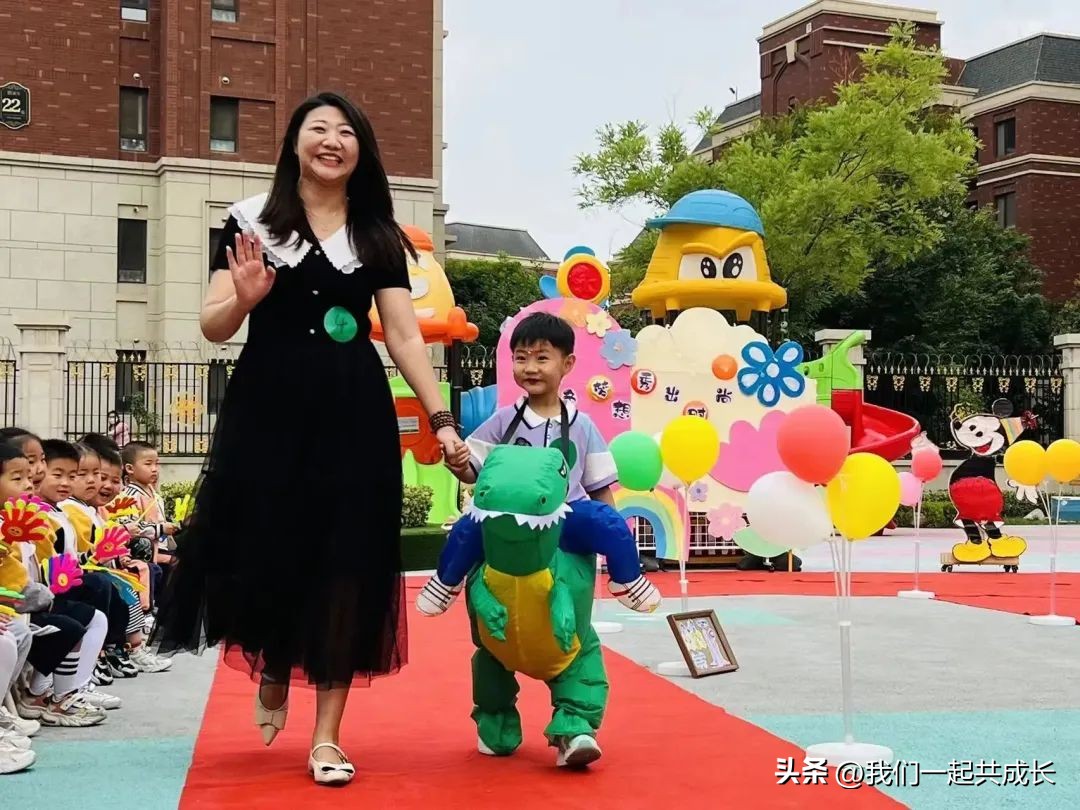 六一幼儿园全班环保t台时装秀,六一儿童节自制环保衣服详细教程