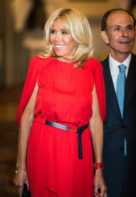 马克龙41岁照片,42岁马克龙和布丽吉特