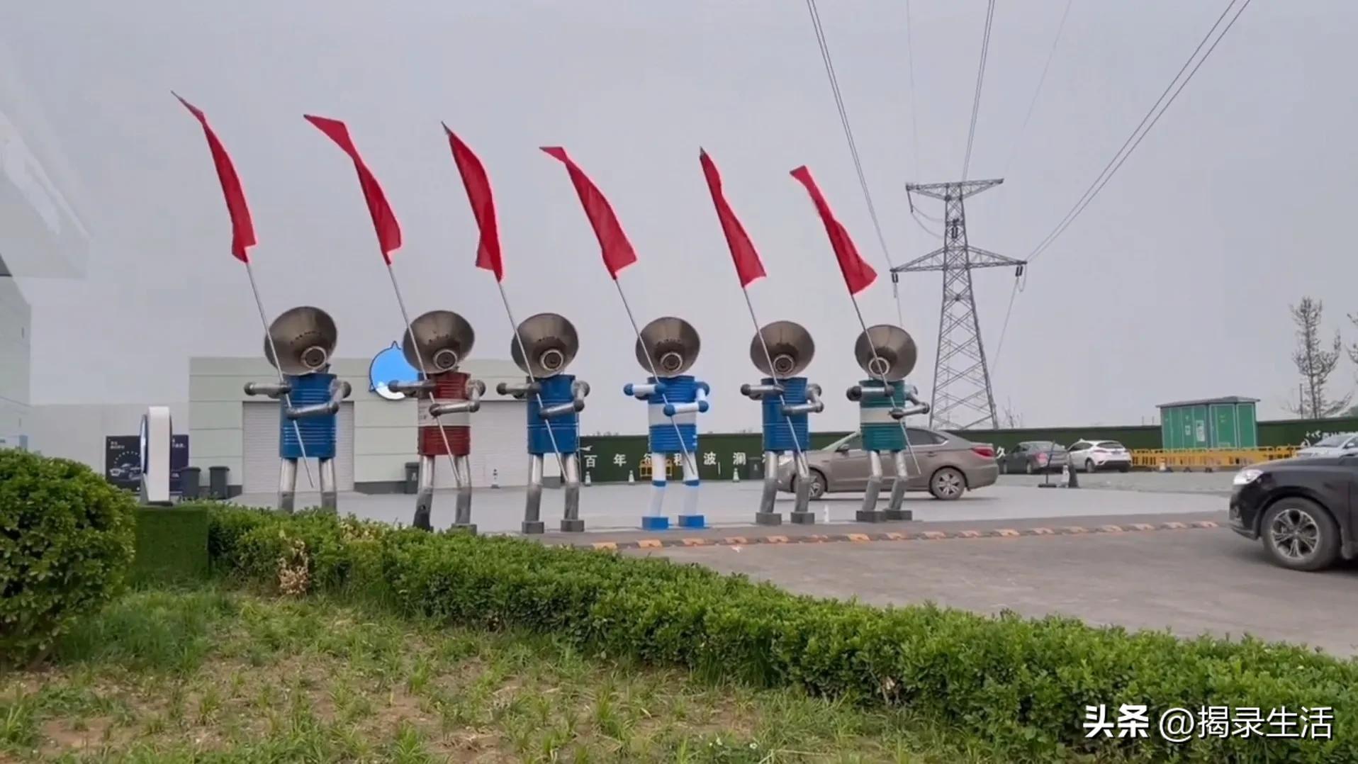 小伙30岁了还“不务正业”，靠无用发明走红，高调做事低调做人