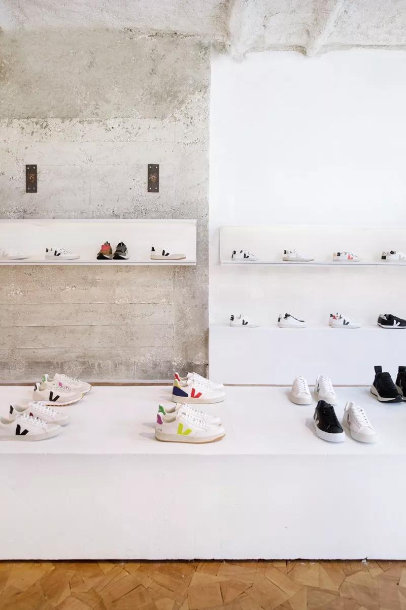 别再穿匡威了,别再穿烂大街的小白鞋了