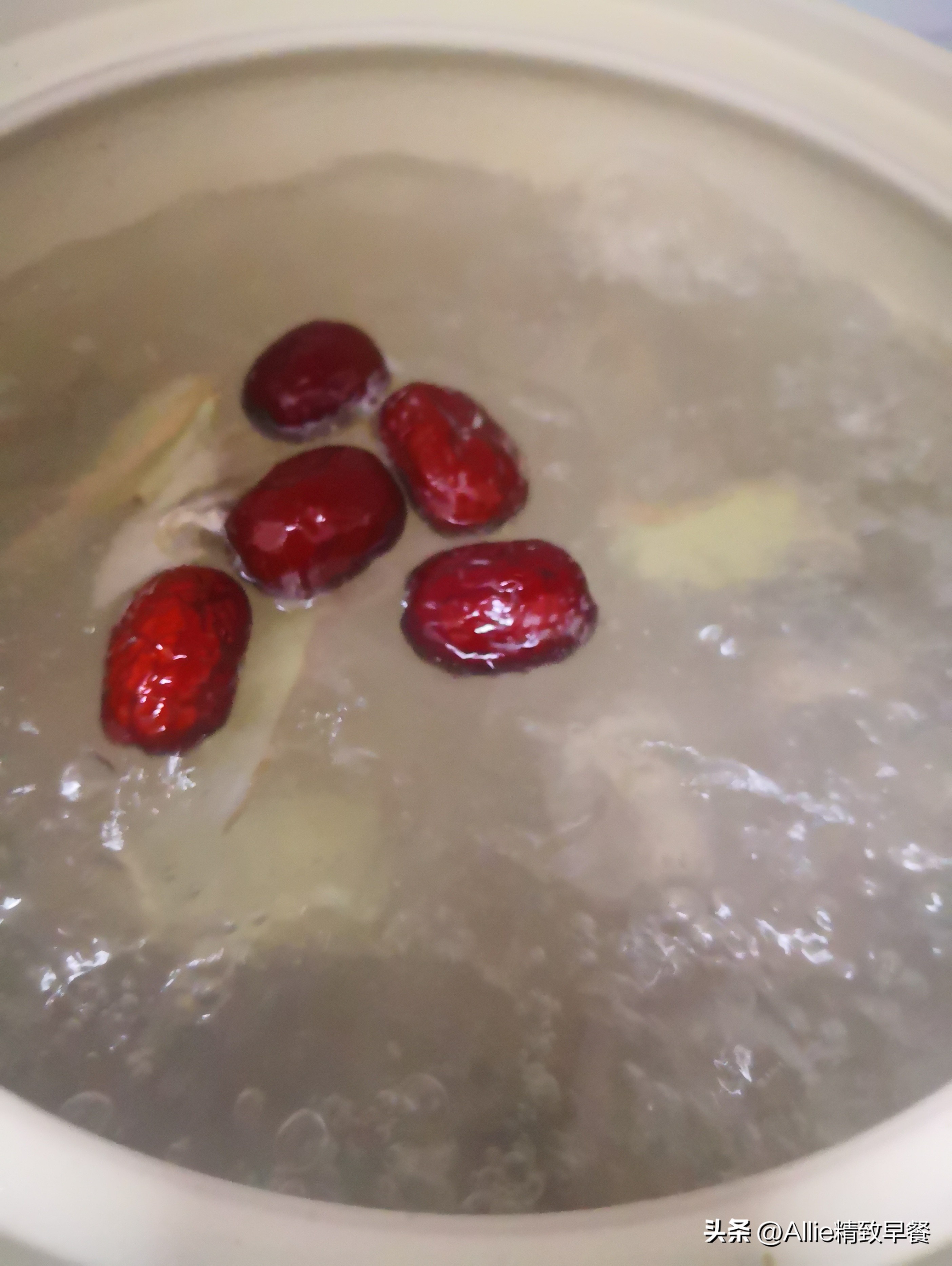 鸡汤怎么做不油腻好喝,大厨做鸡汤怎么炖好喝又不油腻