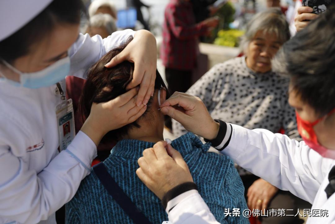 阿伯耳聋十年不医难回转，医生：听力问题黄金治疗期为72小时内