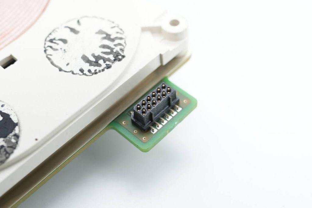 宝马5系无线充电拆解,宝马5系充电器怎么拆