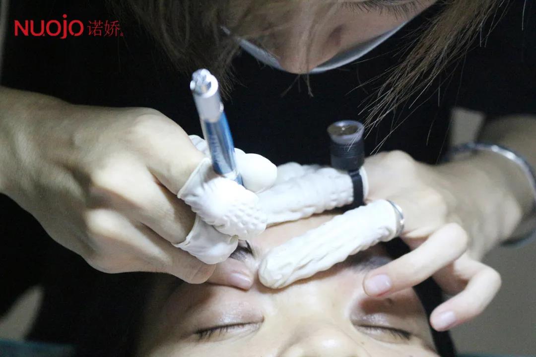 机器拉丝雾眉纹绣操作流程,纹绣仪器做雾眉视频教程