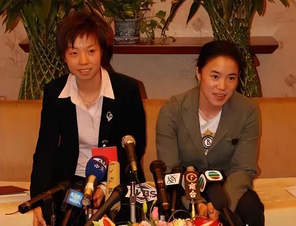 她是世界女乒第一人，大20岁老公与袁立同居12年，转身把她宠上天