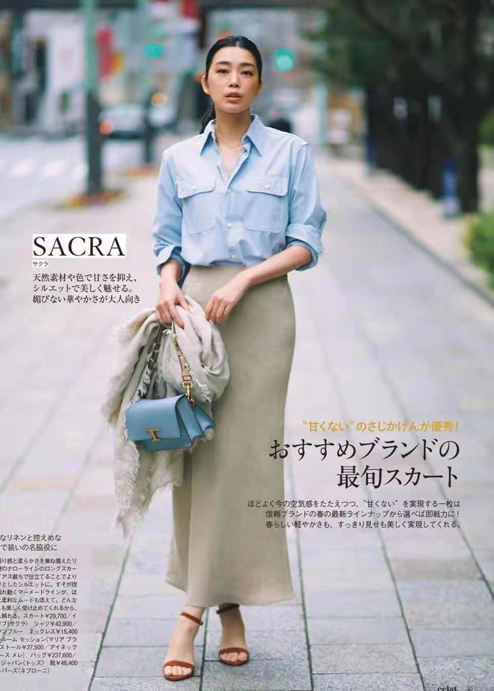 藏蓝色衬衫穿搭什么风格,蓝色衬衫怎样搭配出时尚的感觉