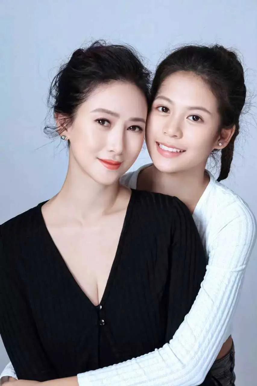 现在流行娶媳妇，都送丈母娘吗？这些母女照也太漂亮了吧