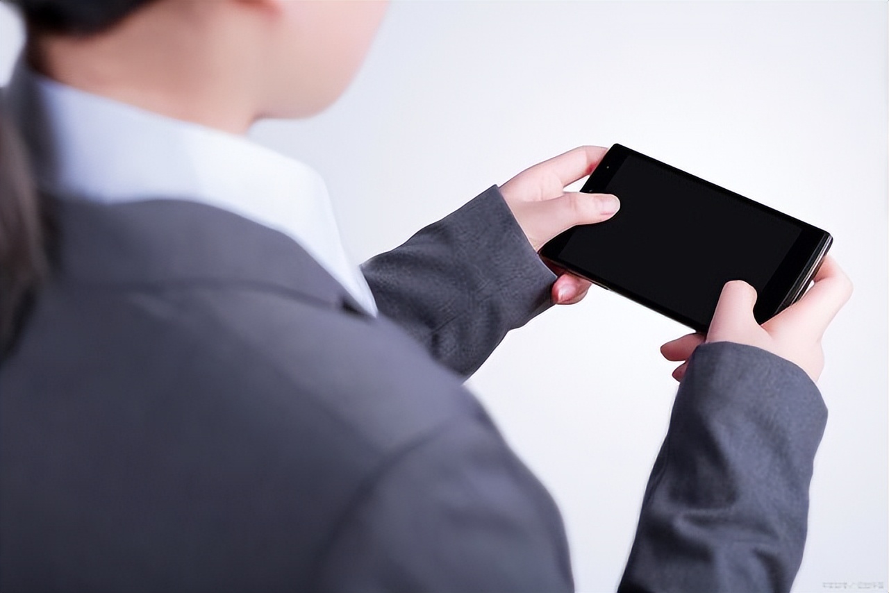 苹果查找id定位显示黑屏,手机黑屏了怎么查询自己的id