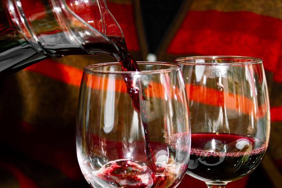 红酒为什么要醒酒30分钟,红酒为什么要醒酒才能喝