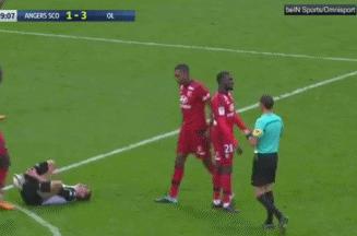 男足战术笑死对手,中国男足爆笑名场面握手