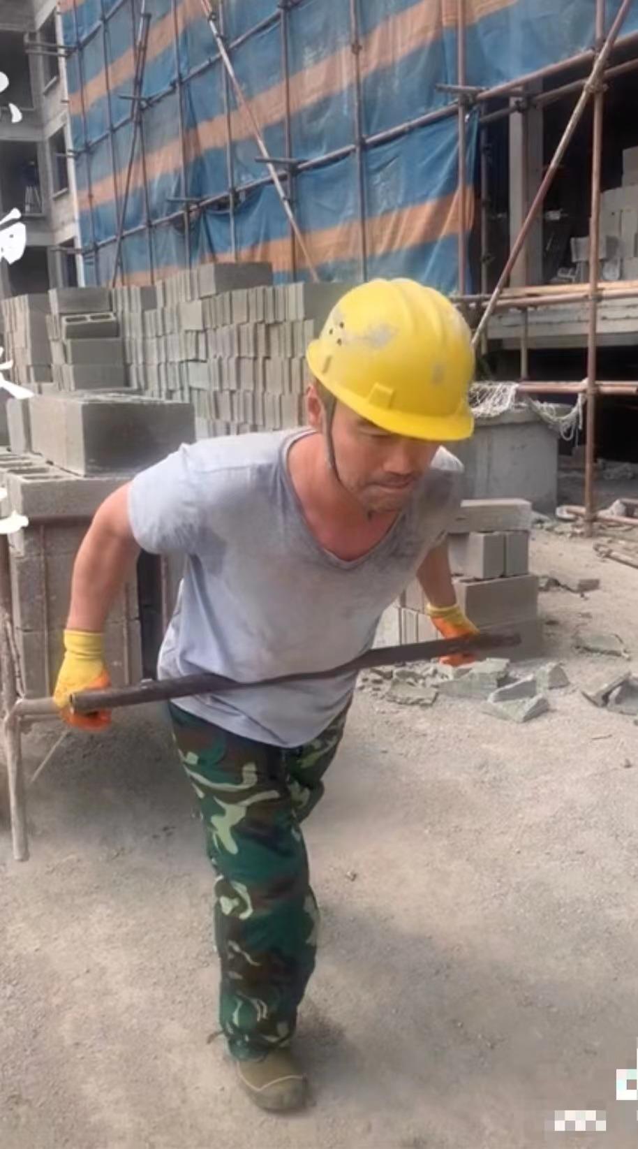 旭日阳刚王旭刘刚春天里星光大道,王旭重回工地干活刘刚却坐豪车