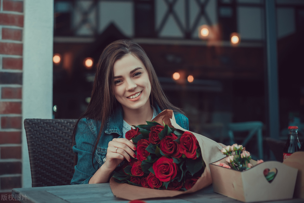 狮子座喜欢一个人的时候生气了,狮子座喜欢一个人会学对方说话吗