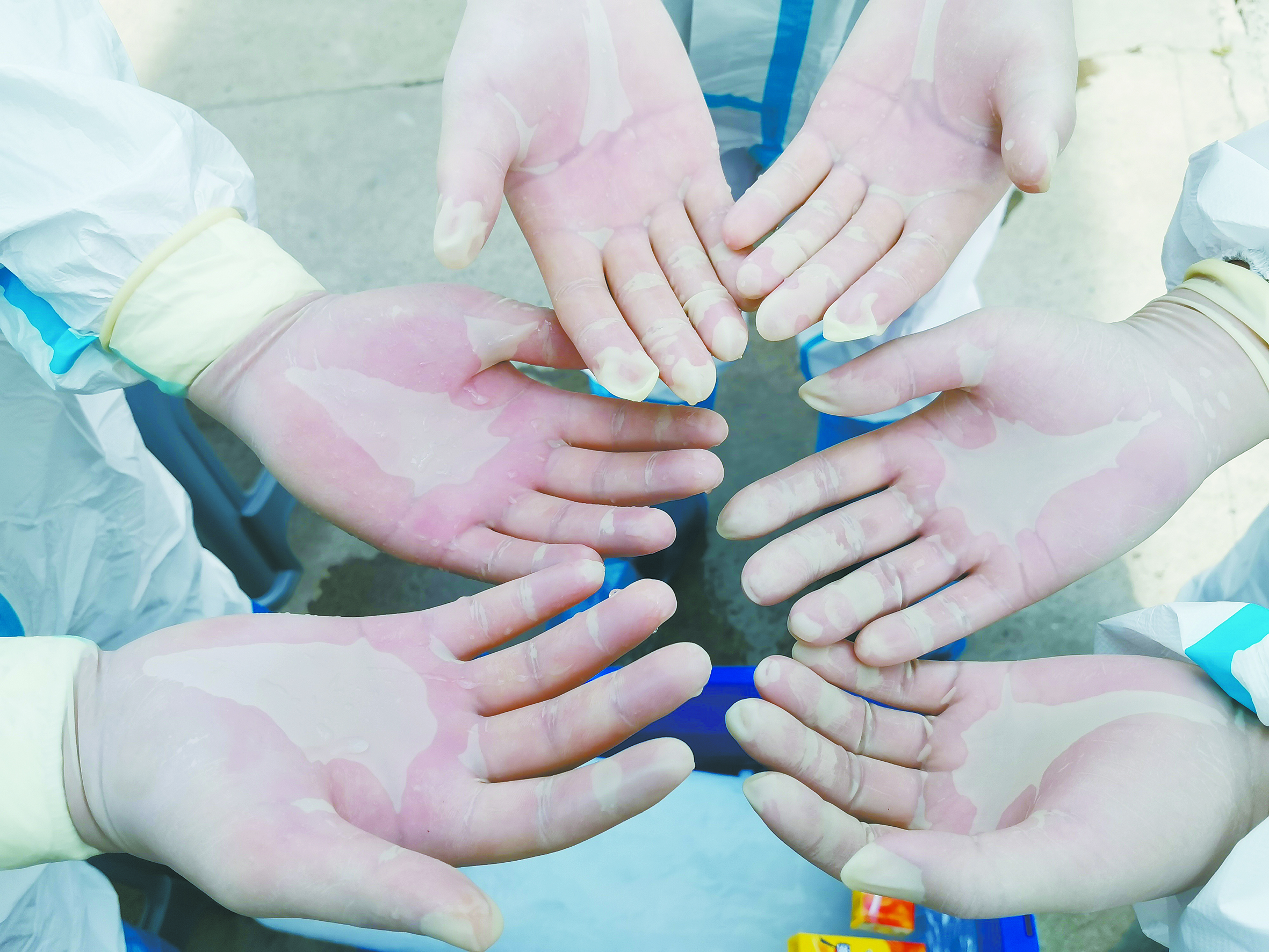 党旗在抗疫第一线高高飘扬,党旗在疫情防控一线高高飘扬活动